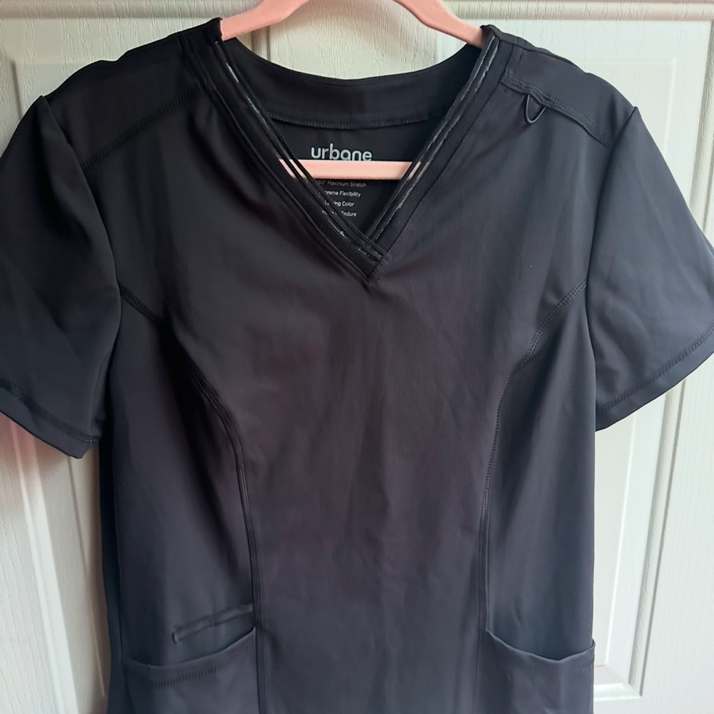 Urbane Impulse 2 Pocket V-Neck Top